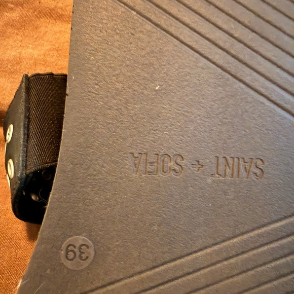 Very 90s! Saint and Sofia Black Slide Sandals with Silver Eyelets - Picture 4 of 5